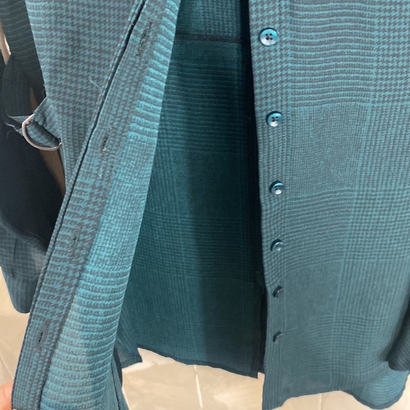 166. Beautiful green tunic button shirt - Picture 7 of 8